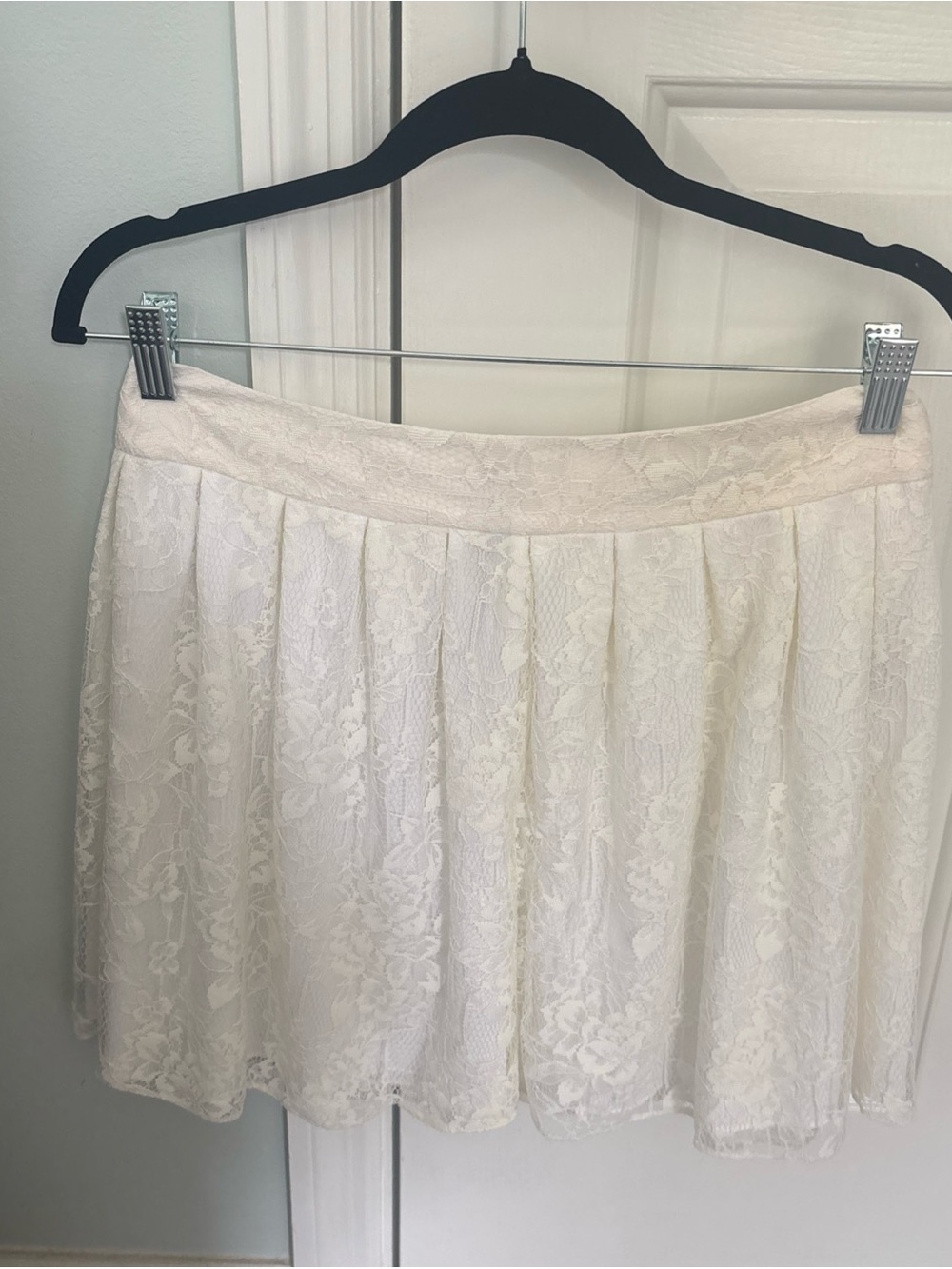 Alice + Olivia Ivory Lace Pleated Mini Skirt NWT Size 8